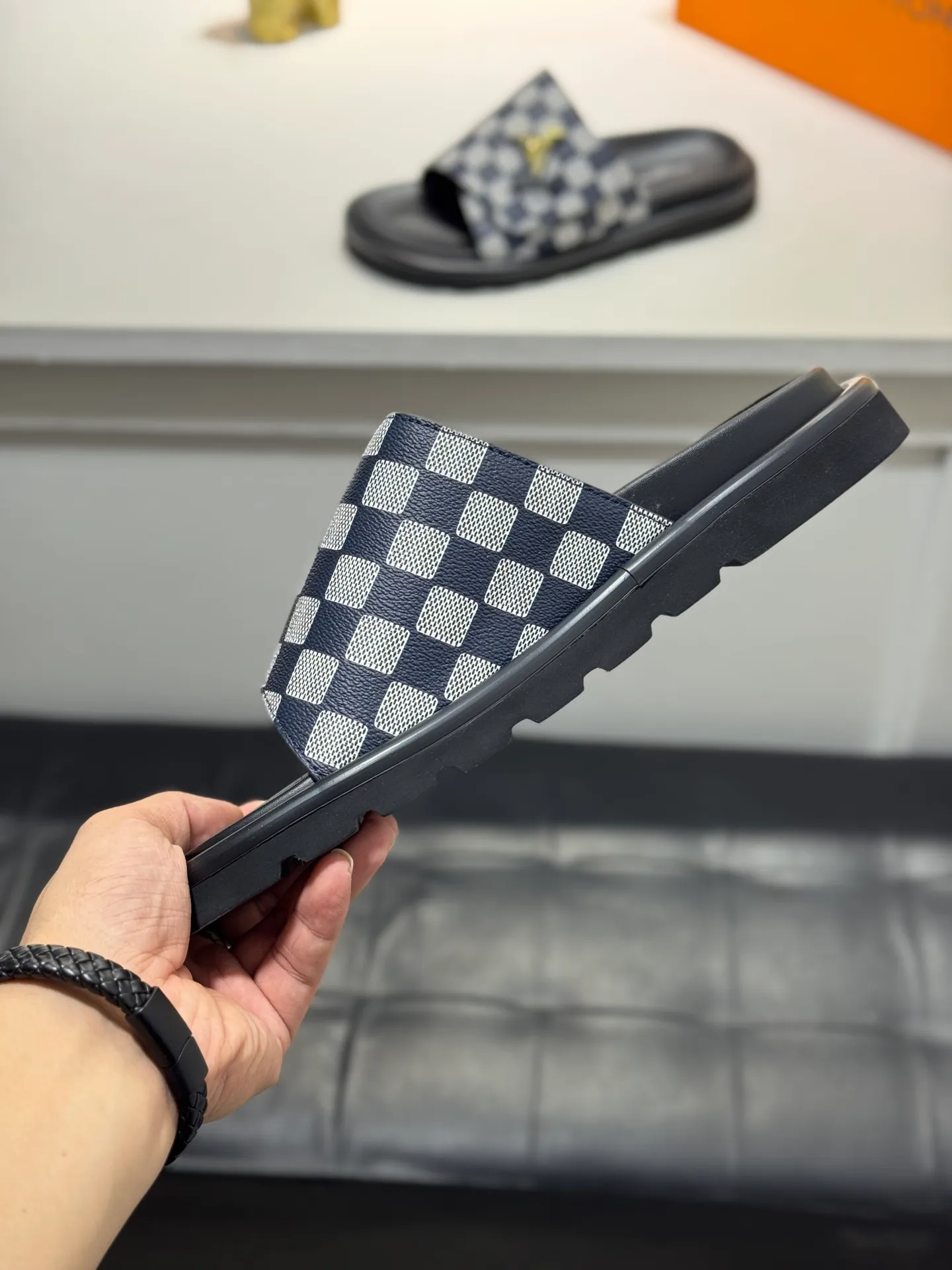 Men's Men's Shoes💰360 [New Style]🦇🦇Top Original [Louis Vuitton] Slippers for Couples👫Spring and Summer Style🎯🎯As an active family in the fashion industry ⭐ Lv takes bold innovation as its true nature ⚡Fabric and floral with hardware🔥Clean and neat ⚡Fashionable and elegant🌹Multiple colors available Size: 36-44 (45. Customized